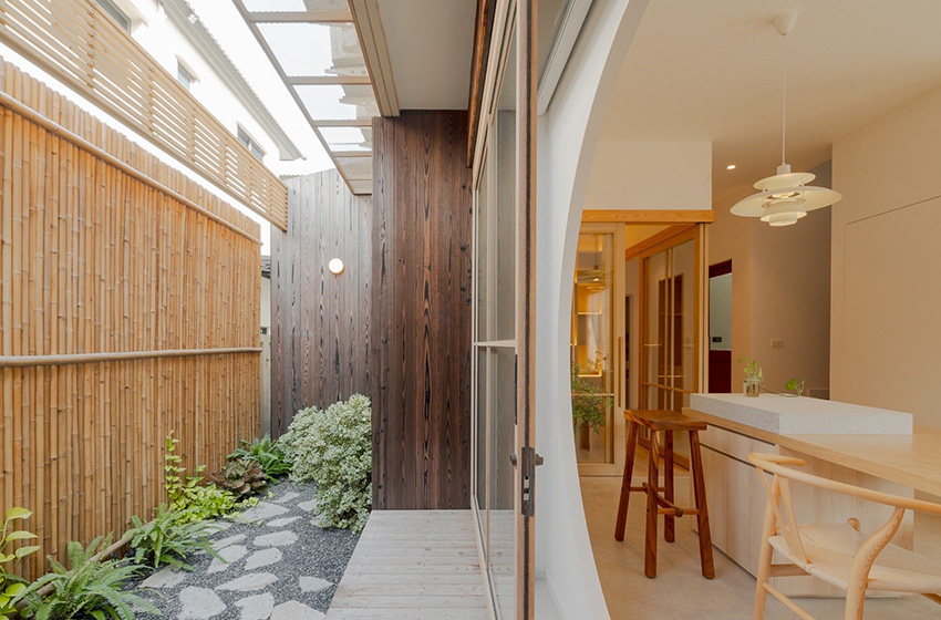 House with Shared Pool in Srinakarin 